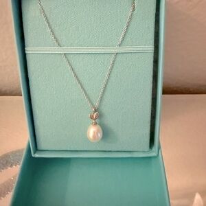 Elegant Silver Pearl Tiffany & co Necklace